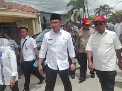 Mobil Rombongan Kemensos Masuk Parit di Pandeglang, Mensos Aman