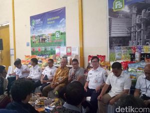 Harga Beras Naik, Sandiaga Rapat Open Kimono di Pasar Cipinang Harga Beras Naik, Sandiaga Rapat Open Kimono di Pasar Cipinang