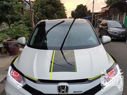 Modifikasi Cutting Sticker Honda HR-V Ini Keren Juga