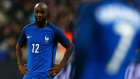 Gelandang Prancis lainnya, Lassana Diarra, juga tercatat pernah bermain untuk Chelsea dan Arsenal. Kariernya tidak mulus di kedua klub, dengan Diarra cuma sempat meraih gelar Piala FA dan Piala Liga bersama The Blues. (Foto: Dean Mouhtaropoulos/Getty Images)