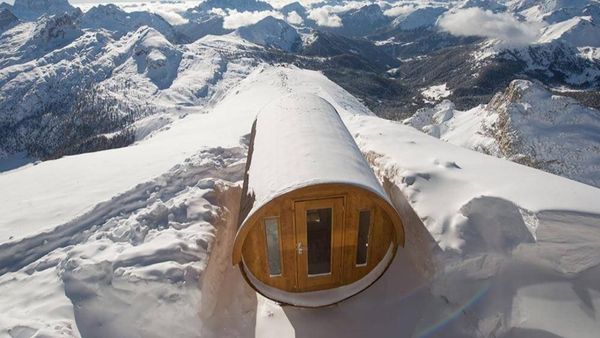 Foto: Sauna Hangat di Atas Gunung Es