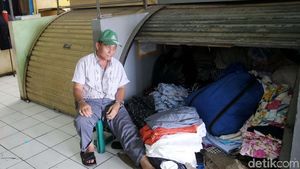 100 Hari Anies-Sandi, Blok G Tanah Abang Tergencet PKL
