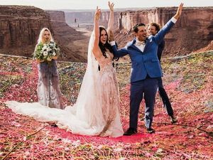 Foto Unik Tapi Ngeri, Pasangan Gelar Pernikahan di Atas Jurang