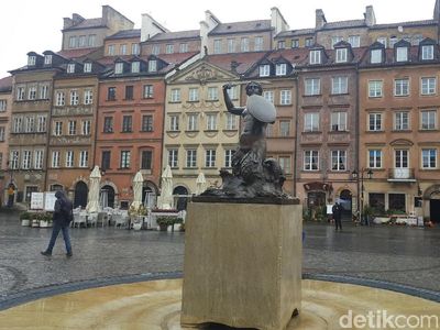 Foto: Kota Tua Warsawa & Kisah Putri Duyung