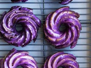 Serba Ungu, Cantik dan Manis Dessert Ini Dibuat dari Ubi Ungu