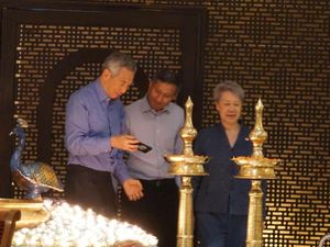 Saat PM Singapura Terkesima Lihat Merak Berekor Lilin di India