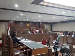 Nur Alam Disebut Buka Rekening Bank Pakai Nama Orang Lain