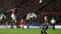 Bristol tak menyerah begitu saja meski terjepit. Mereka menipiskan ketertinggalan lewat sundulan Marlon Pack. Foto: Carl Recine/Action Images via Reuters