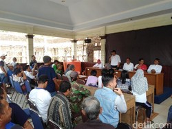 Protes Tambang Pasir, Warga Lereng Merapi Geruduk Balai Desa