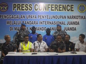 Dua Calon Penumpang Pesawat Diamankan, 100 Gram Sabu Disita Dua Calon Penumpang Pesawat Diamankan, 100 Gram Sabu Disita