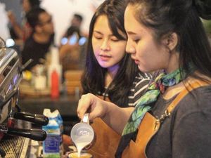 Bikin Melek! 2 Barista Cantik di Jakarta yang Suka Traveling