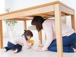 Saat Gempa, Sembunyi di Kolong Meja atau Lari ke Luar, Bun?