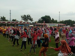 Cegah Stunting, 800 Ibu Hamil di Mojokerto Minum Susu dan Senam