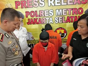 Polisi Tangkap Muncikari Prostitusi Online di Kalibata City Polisi Tangkap Muncikari Prostitusi Online di Kalibata City