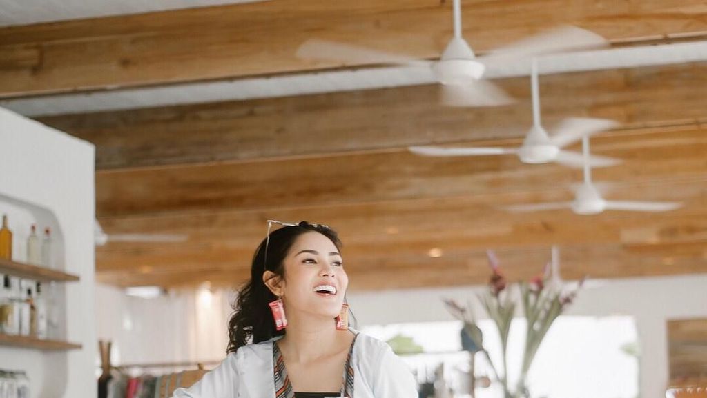 Asli Buatan Indonesia, Ini Dia 10 Anting Berbentuk Yakult hingga Teh Kotak Asli Buatan Indonesia, Ini Dia 10 Anting Berbentuk Yakult hingga Teh Kotak