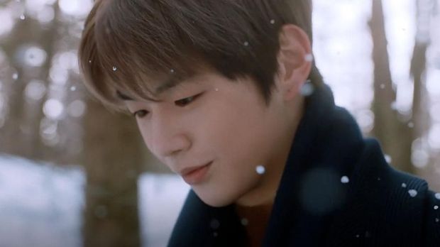 Kang Daniel sebelumnya sempat cedera jari tangan.