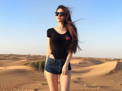 Pesona Selebgram Seksi Malaysia, Eks Pramugari yang Bikin Pria Jatuh Hati