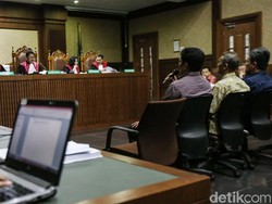 Jaksa ke Terdakwa e-KTP: Kenapa Begitu Nurut Sama Andi Narogong?