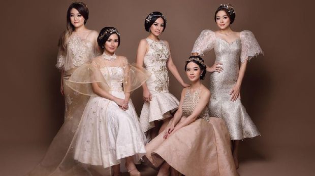 Koleksi busana buatan Xiao Fen