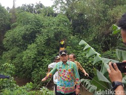Wakil Walkot Jaksel Datangi Jembatan Mengerikan di Jagakarsa