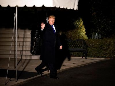 Foto: Meski Diprotes, Donald Trump Tetap Bertolak ke Swiss