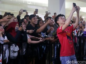 Kevin Berswafoto Bareng Fans