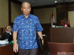 Hakim: Di Sini Siapa yang Kakaknya Terima Duit dari Andi Narogong?