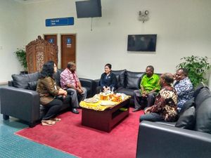 Tiba di Timika, Menkes Nila akan Cek Korban Gizi Buruk di Asmat Tiba di Timika, Menkes Nila akan Cek Korban Gizi Buruk di Asmat