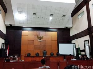 Sudah 3 Jam Diskors, Sidang Jonru Belum Dimulai Kembali Sudah 3 Jam Diskors, Sidang Jonru Belum Dimulai Kembali