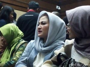 Tak Lagi Absen, Ny Deisti Kembali Hadiri Sidang Setya Novanto