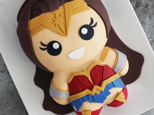 10 Kue Berwujud Superhero Bertubuh Mungil Ini Bikin Gemes!