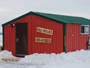 Unik! Pop Up Bar Ini Berada di Tengah Danau Es Unik! Pop Up Bar Ini Berada di Tengah Danau Es
