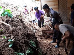 Tebing 6 Meter Longsor Timpa Rumah di Ponorogo, Tak Ada Korban Jiwa