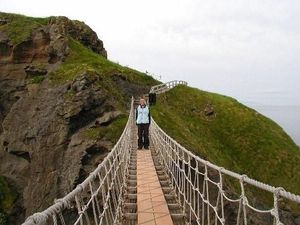 RI Punya Jembatan Ngeri Jagakarsa, Bagaimana di Negara Lain?