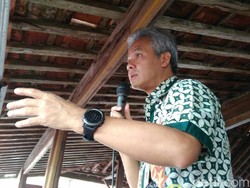 Ganjar Lega Istrinya yang PNS Bisa Mendampingi Selama Pilgub