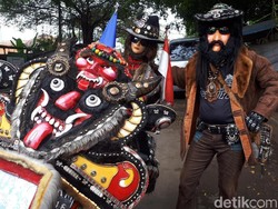 Menyita Perhatian, Biker dan Motornya Bergaya Nyentrik di Bandung