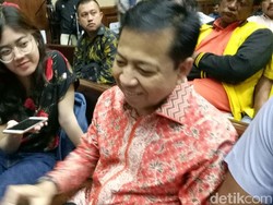 Tak Lagi Bawa Buku Hitam di Sidang, Setya Novanto: Diumpetin