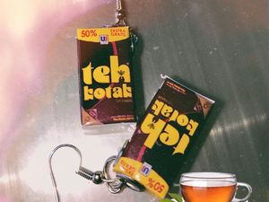 Anting Bentuk Yakult dan Teh Kotak hingga Tempat Ngeteh Mungil yang Instagramable Anting Bentuk Yakult dan Teh Kotak hingga Tempat Ngeteh Mungil yang Instagramable