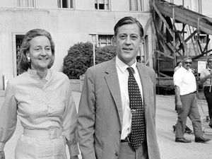 Perempuan yang Menjatuhkan Presiden Amerika Perempuan yang Menjatuhkan Presiden Amerika