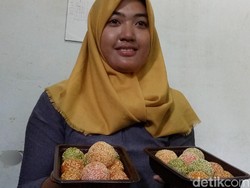 Yuk, Intip Kreasi Baru Pembuatan Onde-onde Pelangi di Mojokerto