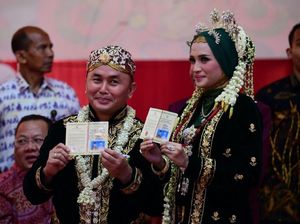 Senyum Gubernur Kalteng dan Yulistra Ivo Usai Resmi Menikah Senyum Gubernur Kalteng dan Yulistra Ivo Usai Resmi Menikah