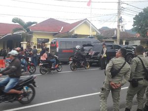 Bentrok 2 Kelompok di Puncak Dipicu Debt Collector Tarik Mobil Bentrok 2 Kelompok di Puncak Dipicu Debt Collector Tarik Mobil