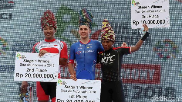 Pebalap Swiss Juara Etape I Tour de Indonesia 2018 Pebalap Swiss Juara Etape I Tour de Indonesia 2018