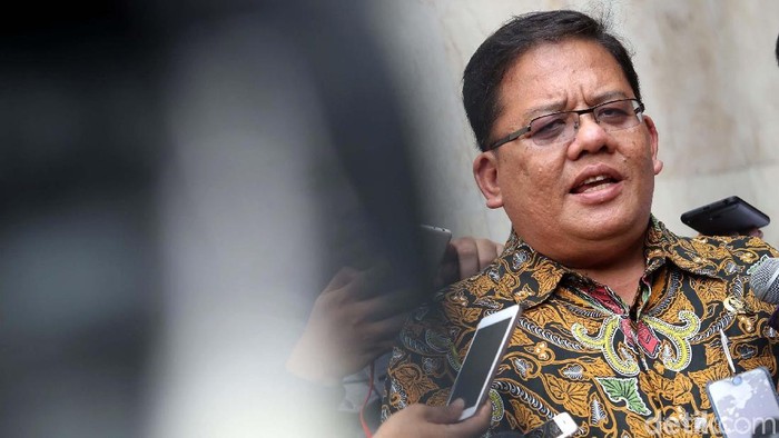 Dugaan Maladministrasi Saksi Kasus Novel Baswedan Dugaan Maladministrasi Saksi Kasus Novel Baswedan
Anggota dan juga TIm Investigasi Ombudsman Republik Indonesia Andrianus Meilala meninggalkan Ditreskrimum Polda Metro Jaya, Jakarta, Kamis (25/1/2018). Kedatangan beliau untuk memastikan kepada penyidik Polda Metro Jaya terkait dugaan maladministrasi pada proses penyidikan terhadap salah satu saksi terkait kasus penyiraman air keras kepada saudara Novel Baswedan yang terjadi beberapa waktu lalu. Grandyos Zafna/detikcom