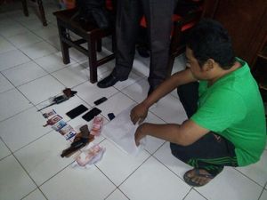 Ancam dan Peras Pengusaha Besi Tua, 6 Orang Ini Diamankan