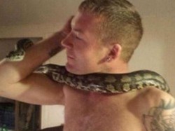 Titik Cerah Kematian Misterius Pawang Ular di Dekat Piton Peliharaan