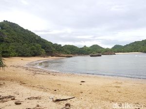Ini Pantai Indah dan Menarik di Jalur Malang Selatan