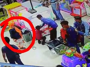 Aksi Ratu Hipnotis Saat Incar Siswi SD Terekam CCTV