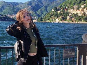 Foto: Liburannya Si Gamer Seksi dari Rusia