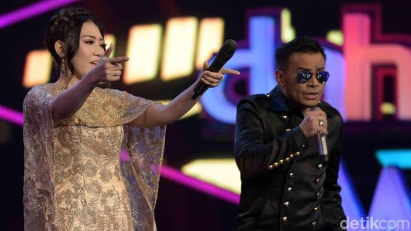 Aksi Via Vallen dan Judika di Atas Panggung